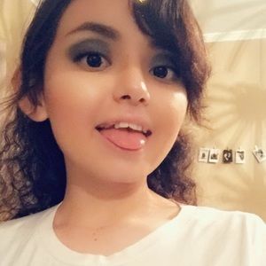 Meet your Posher, Alexia